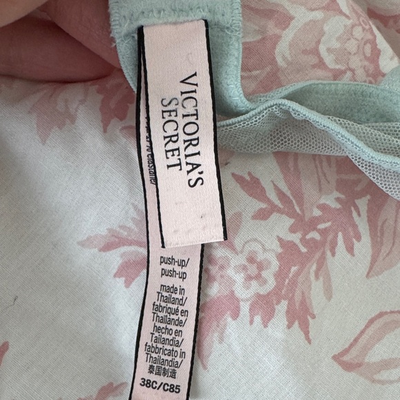 Victoria's Secret Pastel Lace Push Up Bra - Picture 2 of 9